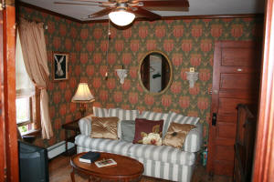 sea gypsy inn longfellow sitting room