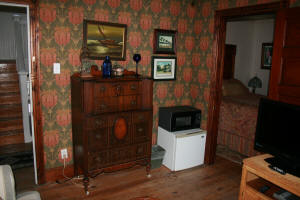 sea gypsy inn longfellow suite sitting room1