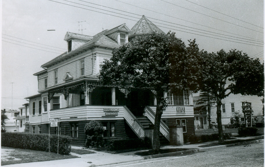209 E poplar historic image