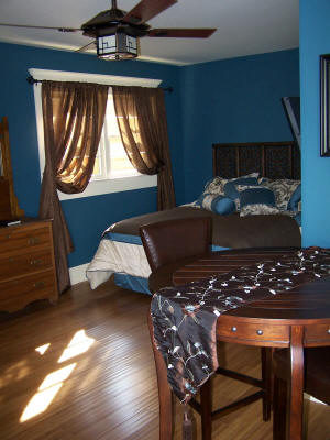 Sea Gypsy Bed and Breakfast Inn Emily Dickinson Suite